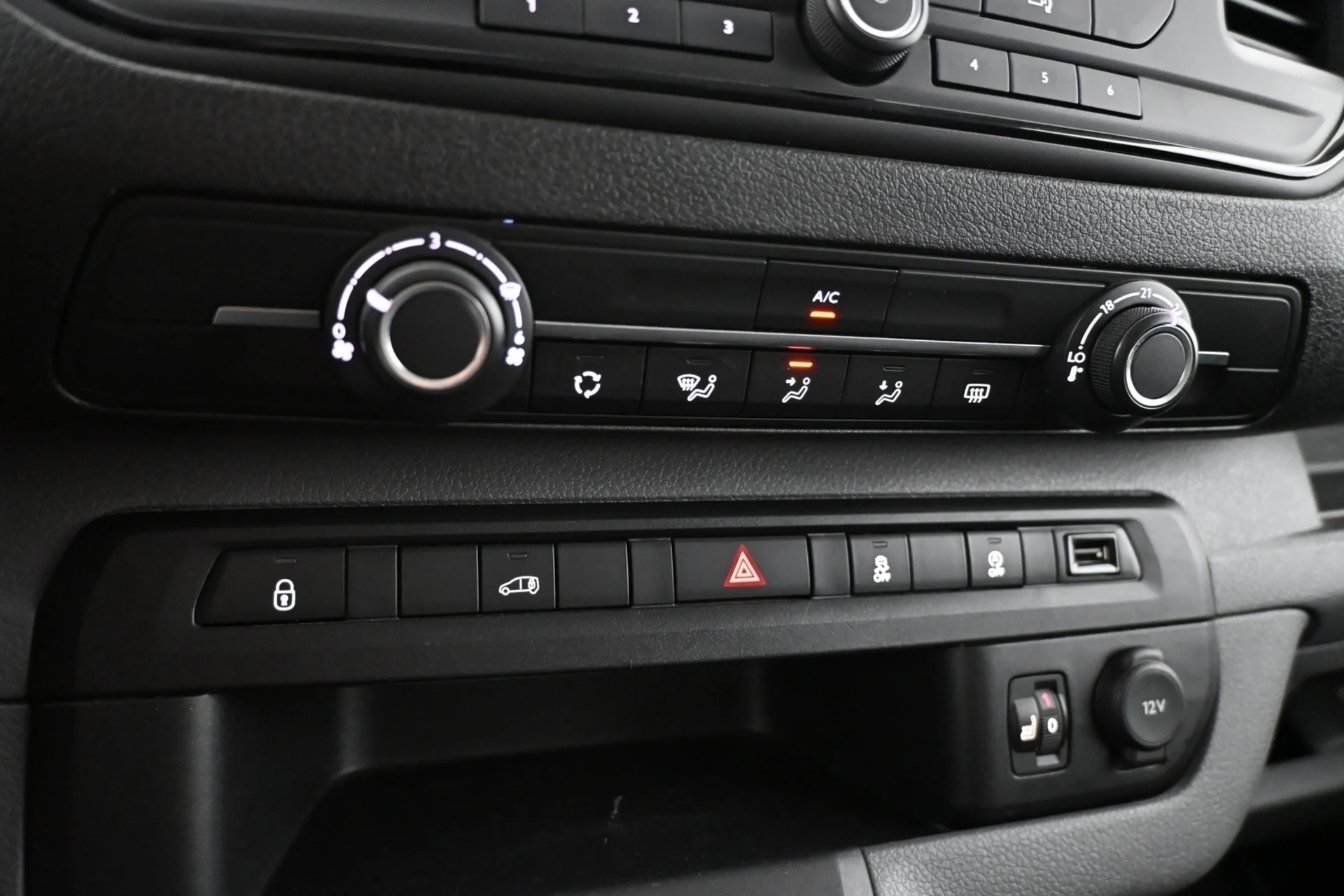 Car Image - 4kqRQgfX8w5VcgwbRb7byV