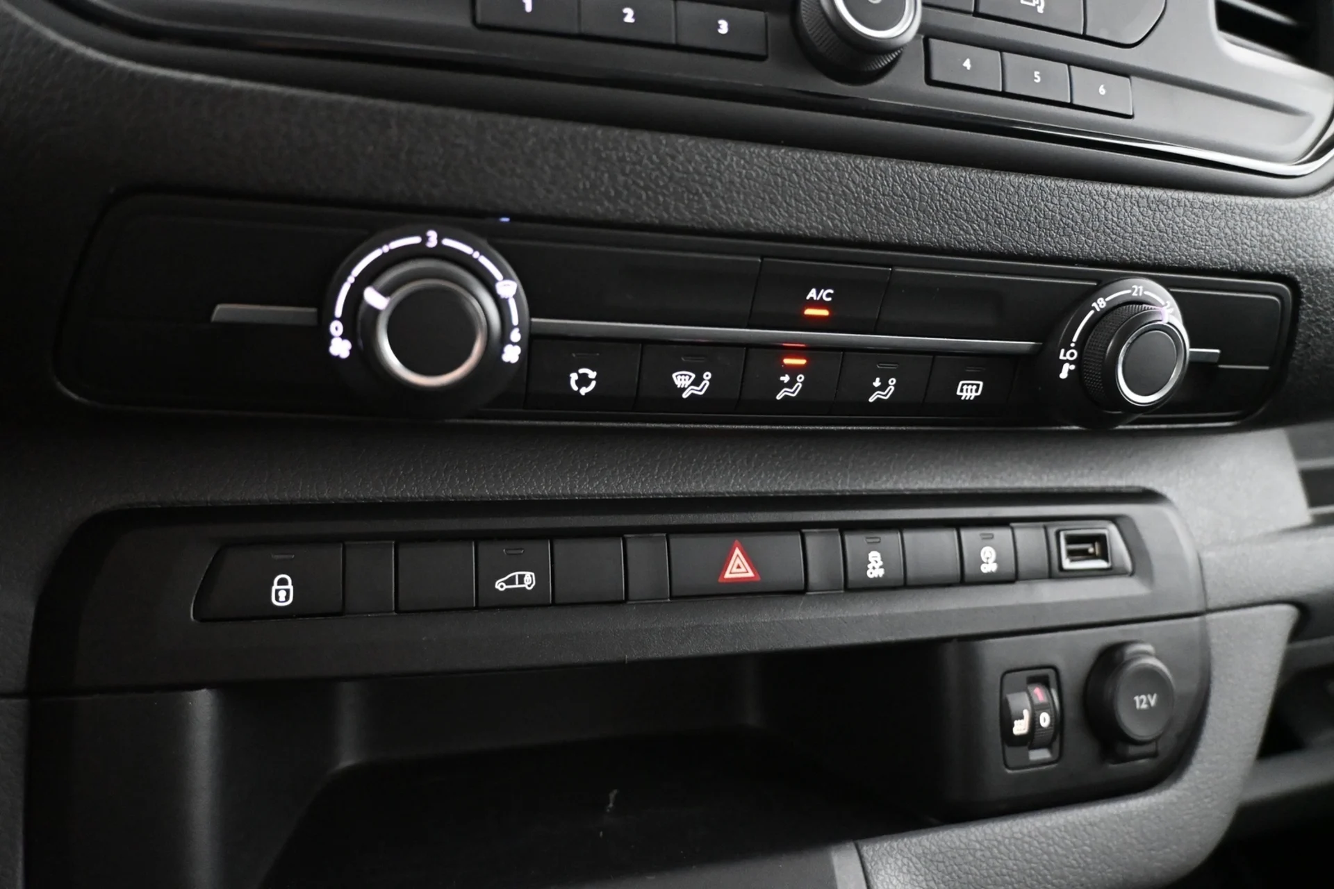 Car Image - 4kqRQgfX8w5VcgwbRb7byV