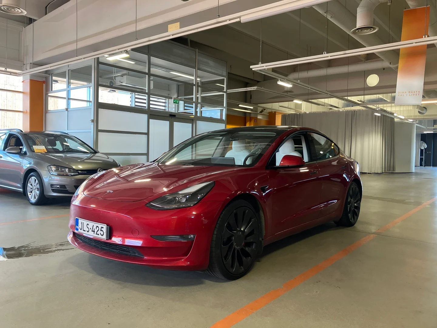 Car Image - 6cwVgGgOOqNRRoVXM5HQ6J