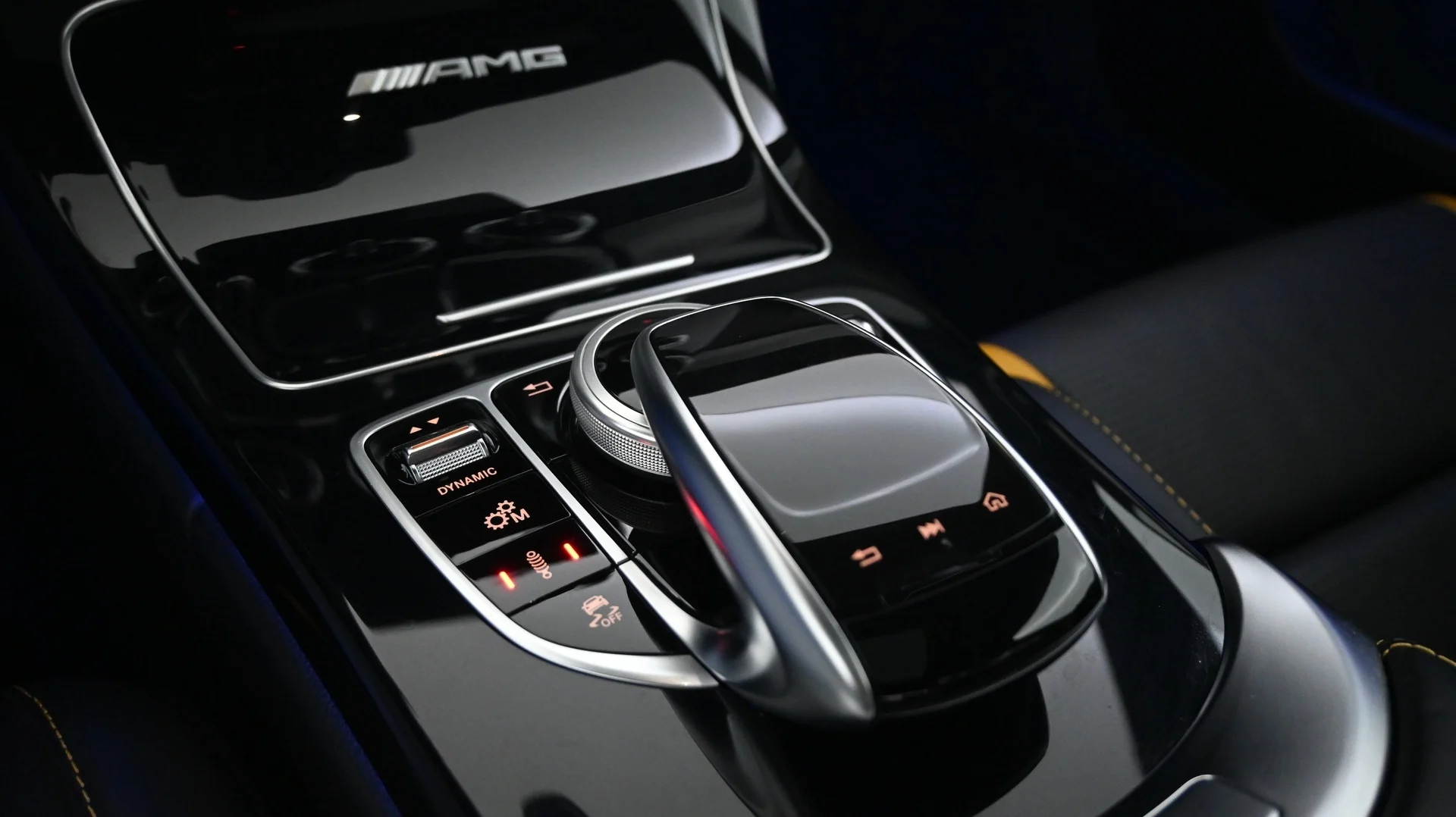 Car Image - 6BZtr9C6JV5sTt1Fz9olVW