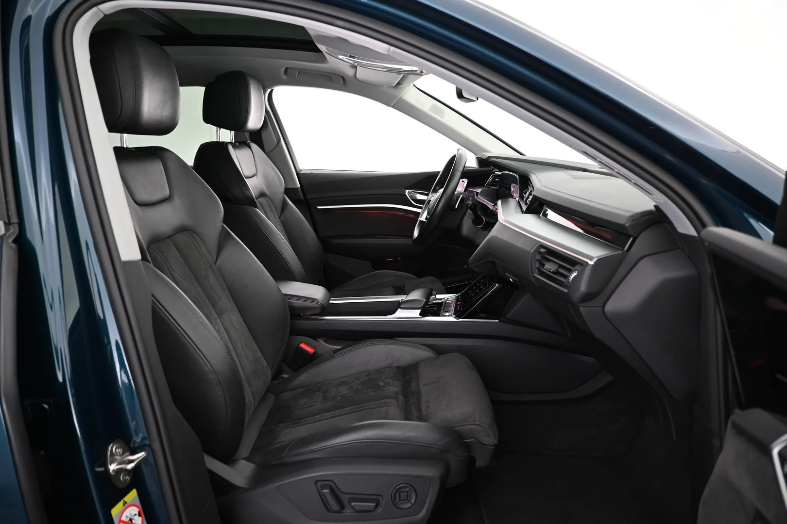 Car Image - 3e1CtiM7pKkAdicfGCBMI3
