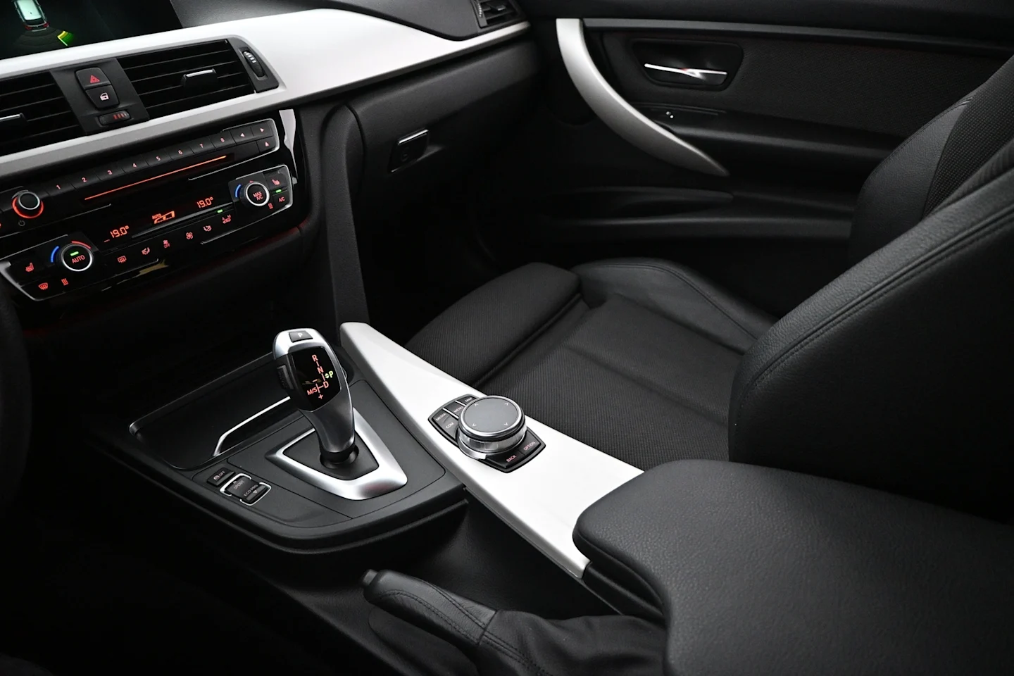 Car Image - 4Q0uElHJepHqargVVtLY0m