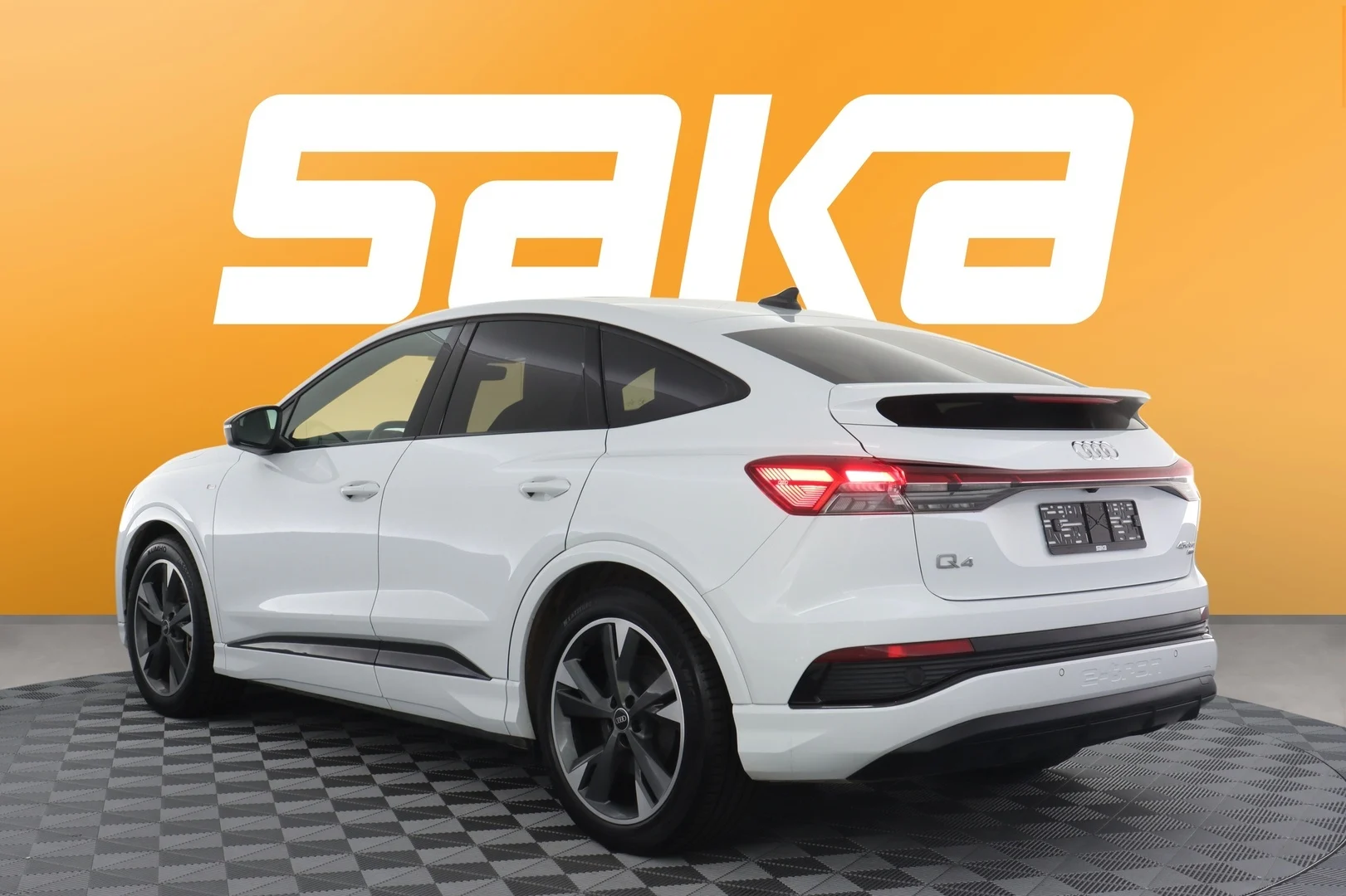 Car Image - 2clWinhh1TZYs1GJFjF7i0