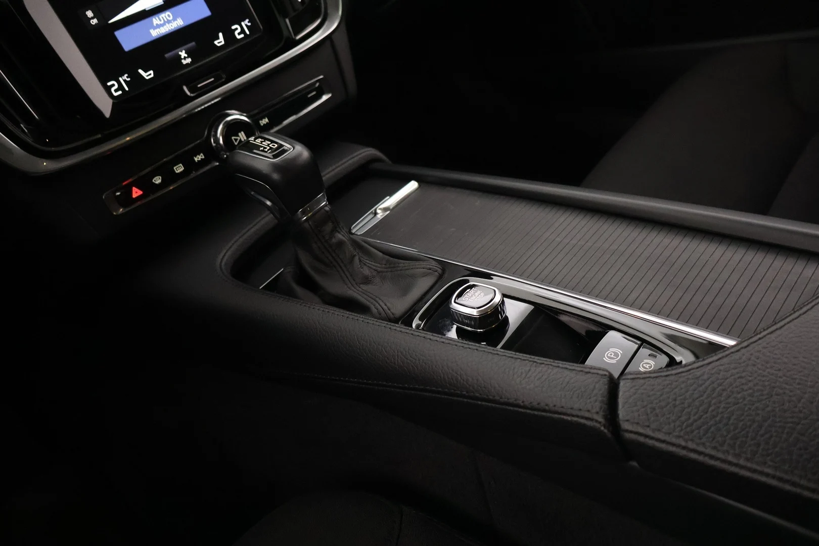 Car Image - 4EcmPAQUfCKg7u1eiPObrM