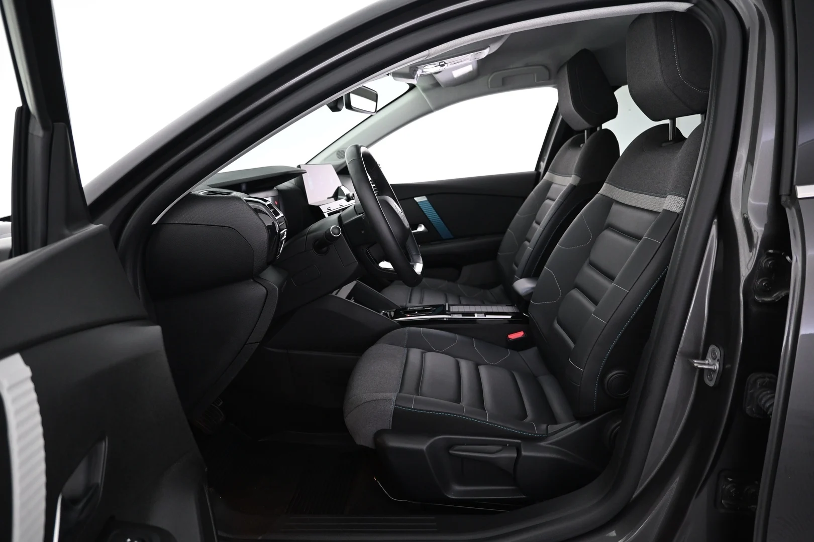 Car Image - aeY7CbHuvW5eIdAoPk4wr