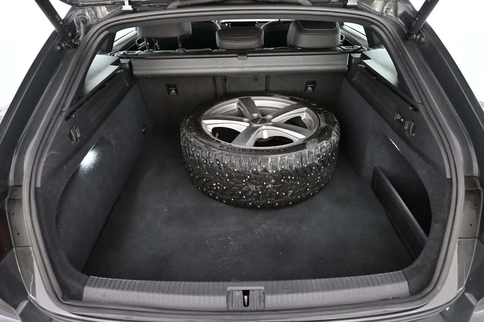 Car Image - 2ebI7q2bHhjJwl9mH4B3oq