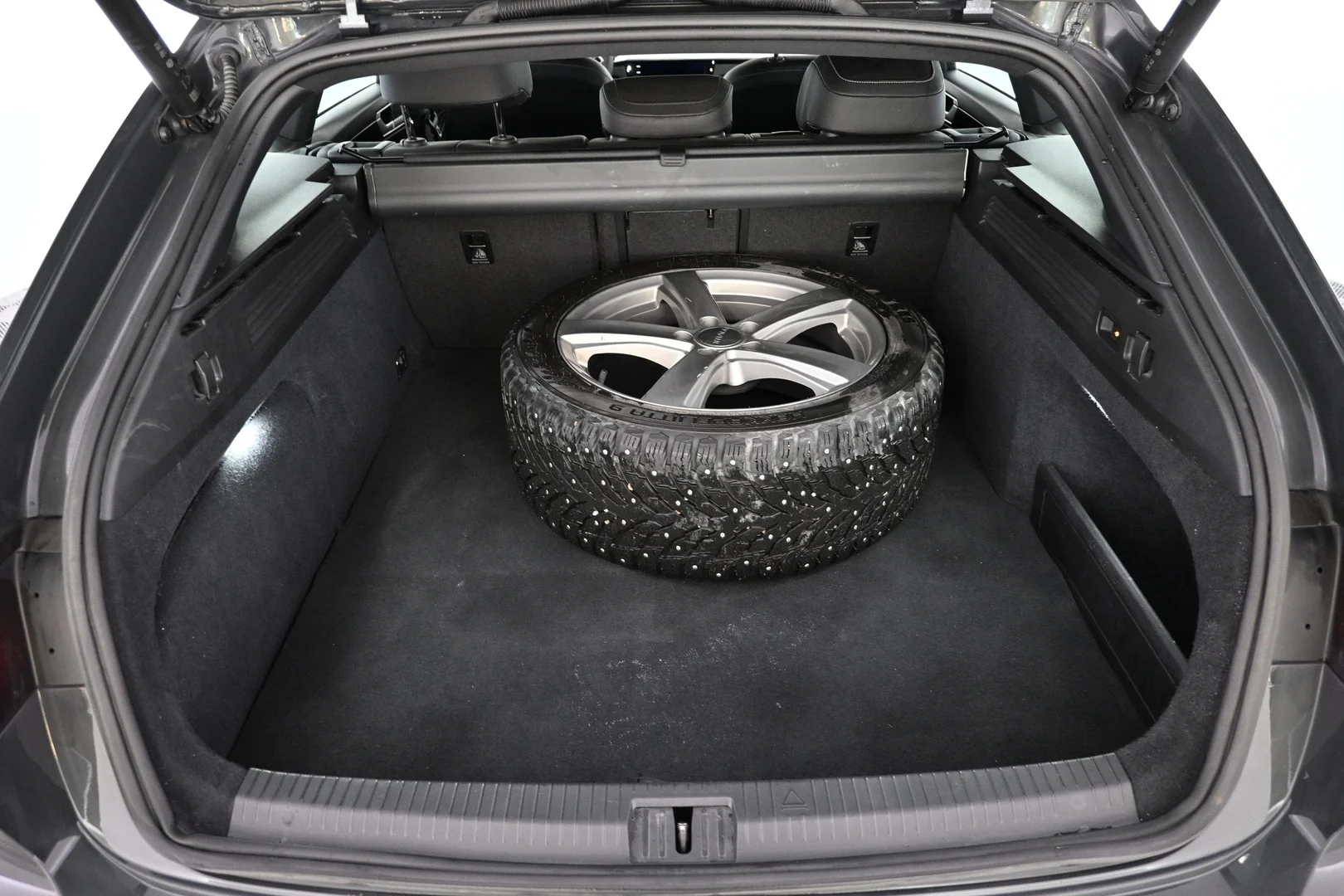Car Image - 2ebI7q2bHhjJwl9mH4B3oq