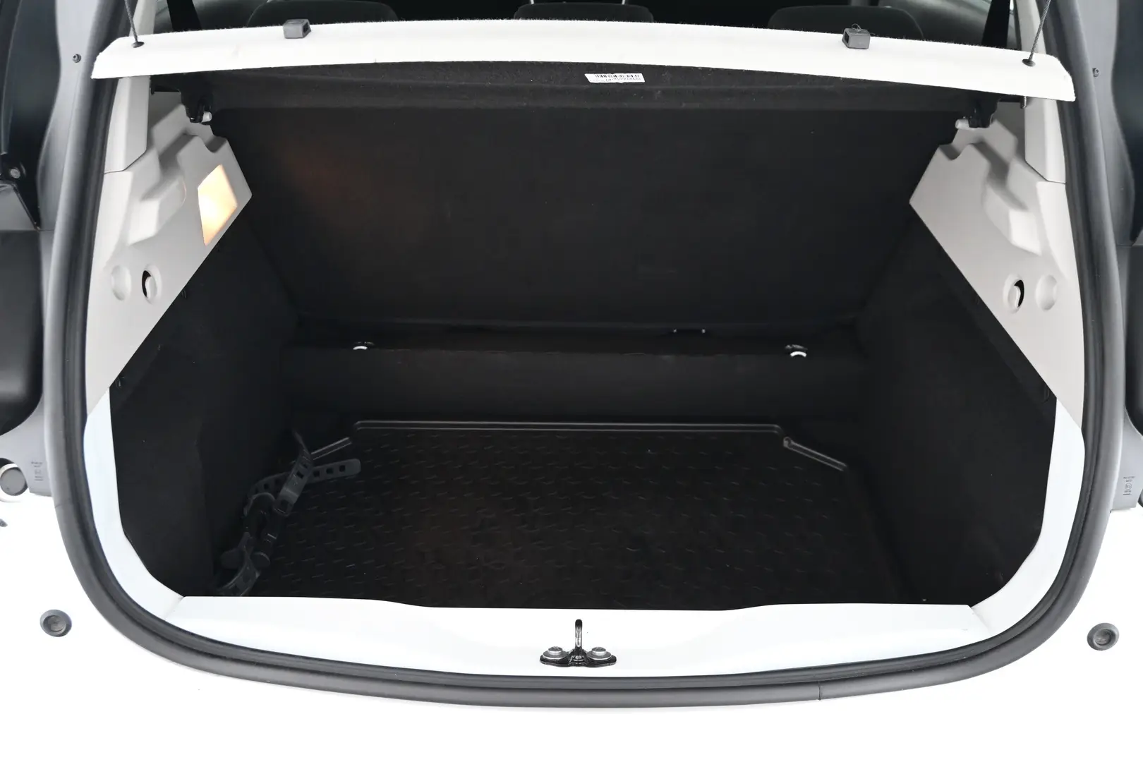 Car Image - 4qyBwgZnRXf71UEvsLZ6Xa