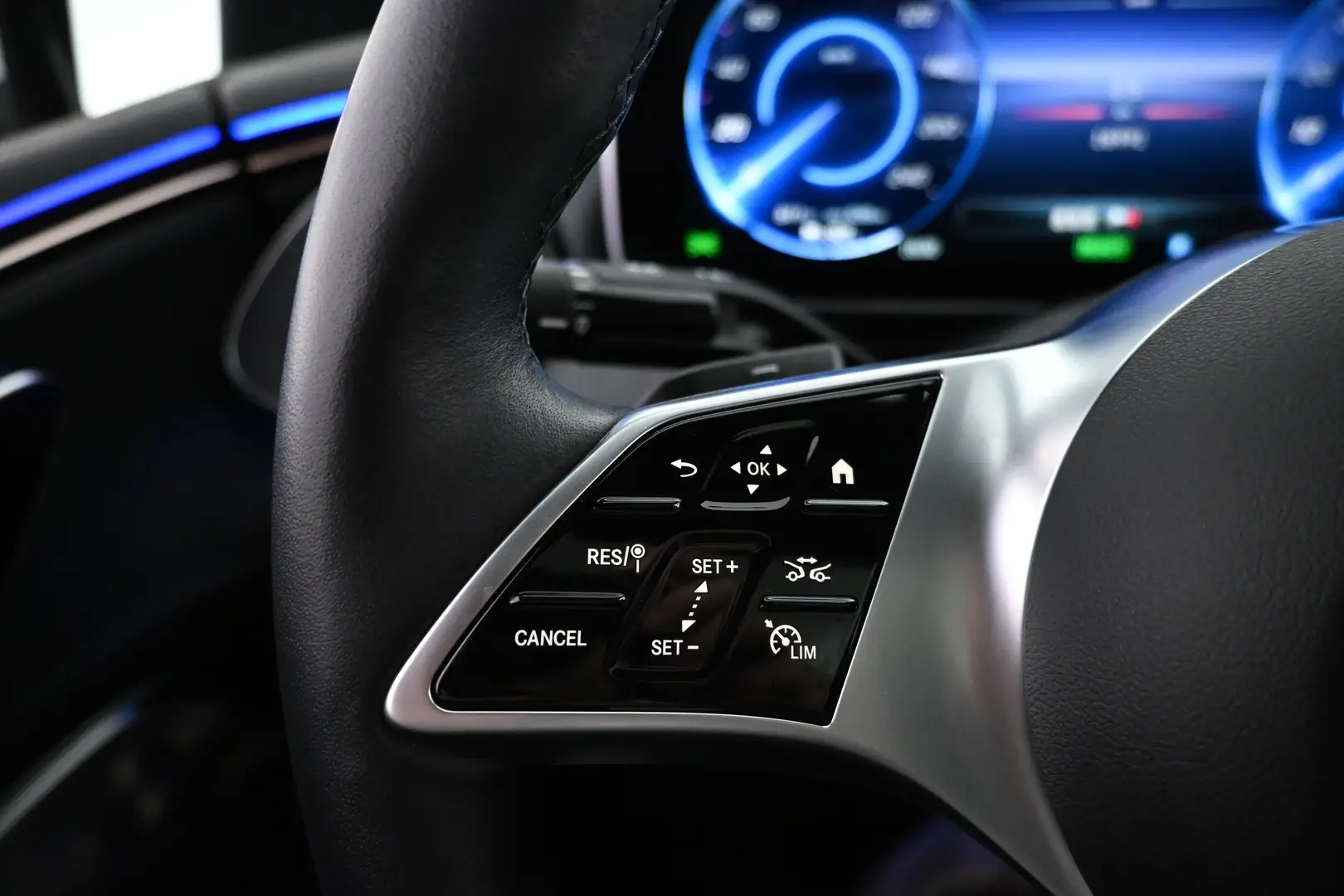 Car Image - 4qCFsJLHEQYdMk4gBM8ISd
