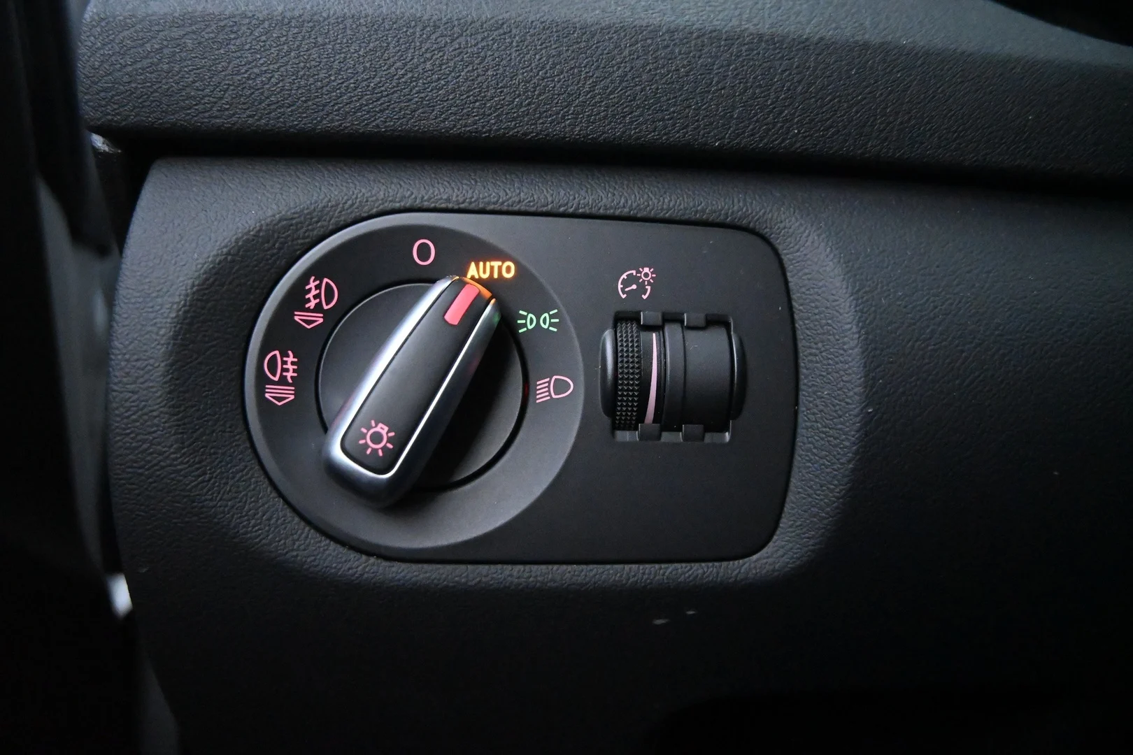 Car Image - 5ZIzuLQPi3T5QCDavSMhWh
