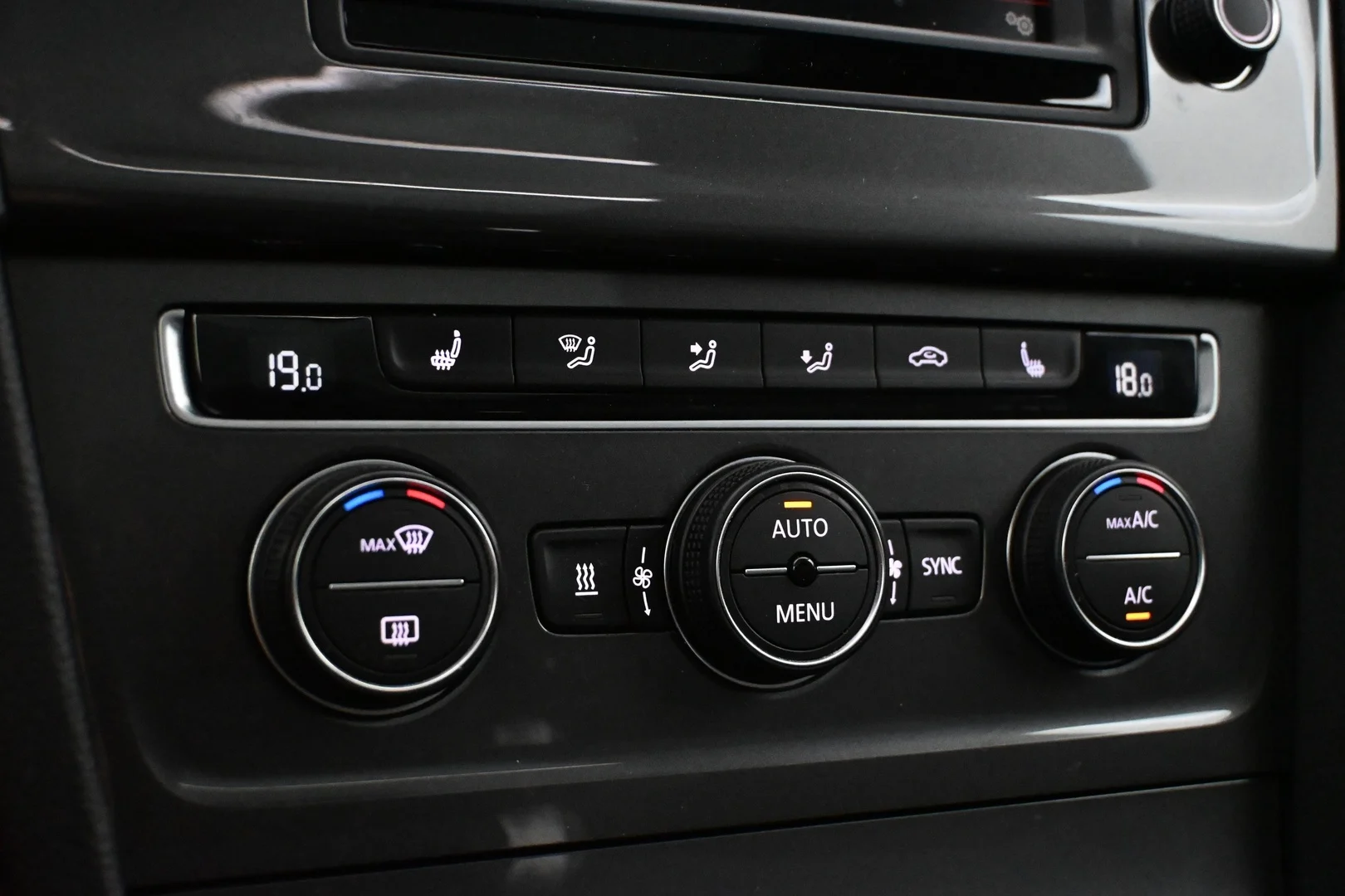 Car Image - 4nRslYYgPhqH17rZp0fMia