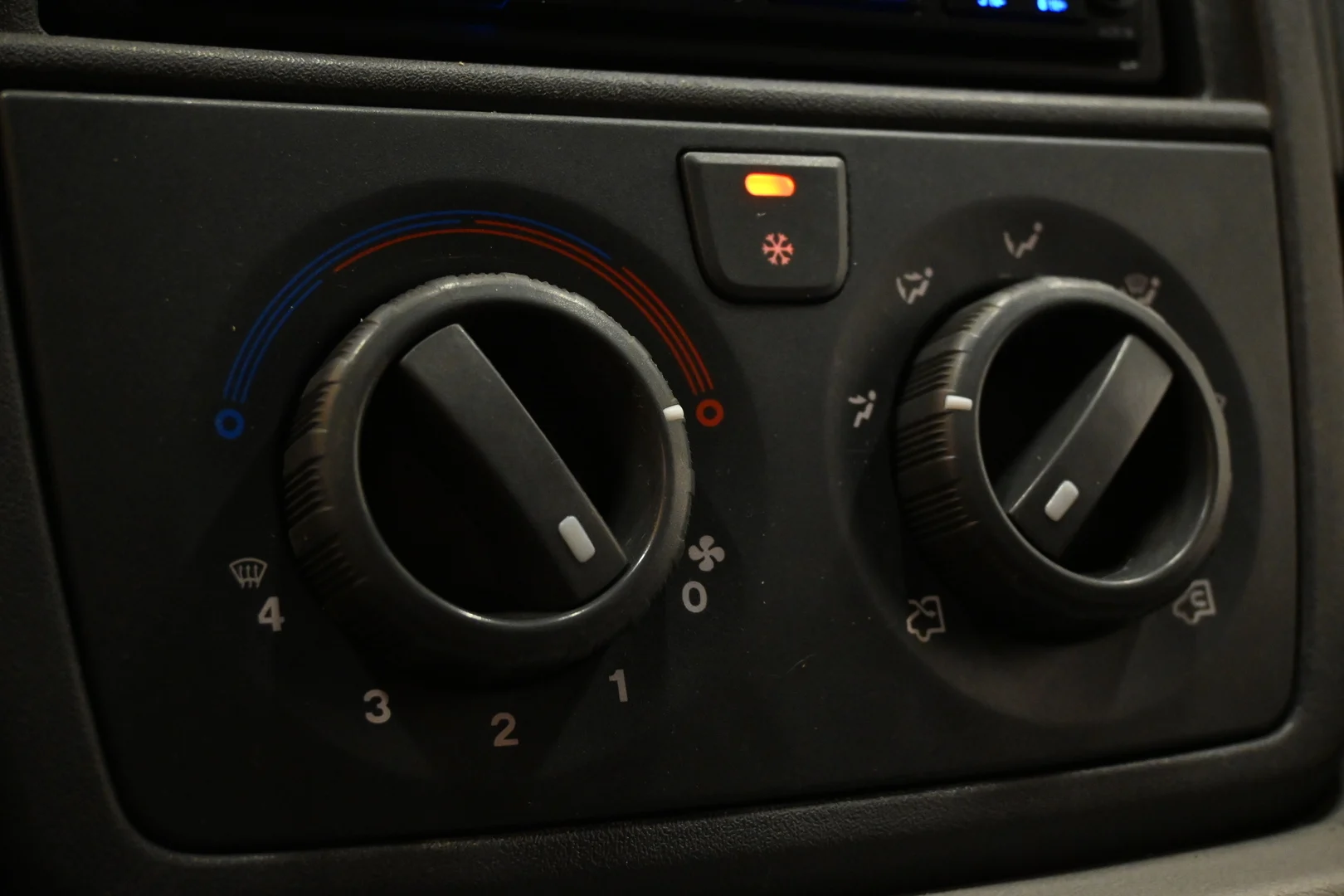 Car Image - 3jtVb5eZYkv5vL0UwNETNM