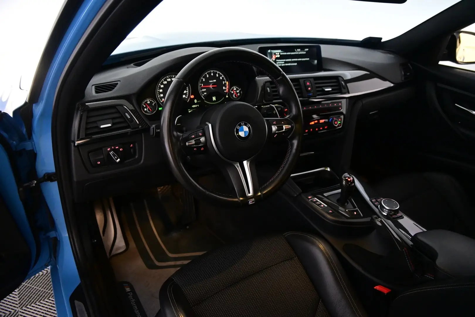 Car Image - akbDnVgzNYHma2C1xNXtI