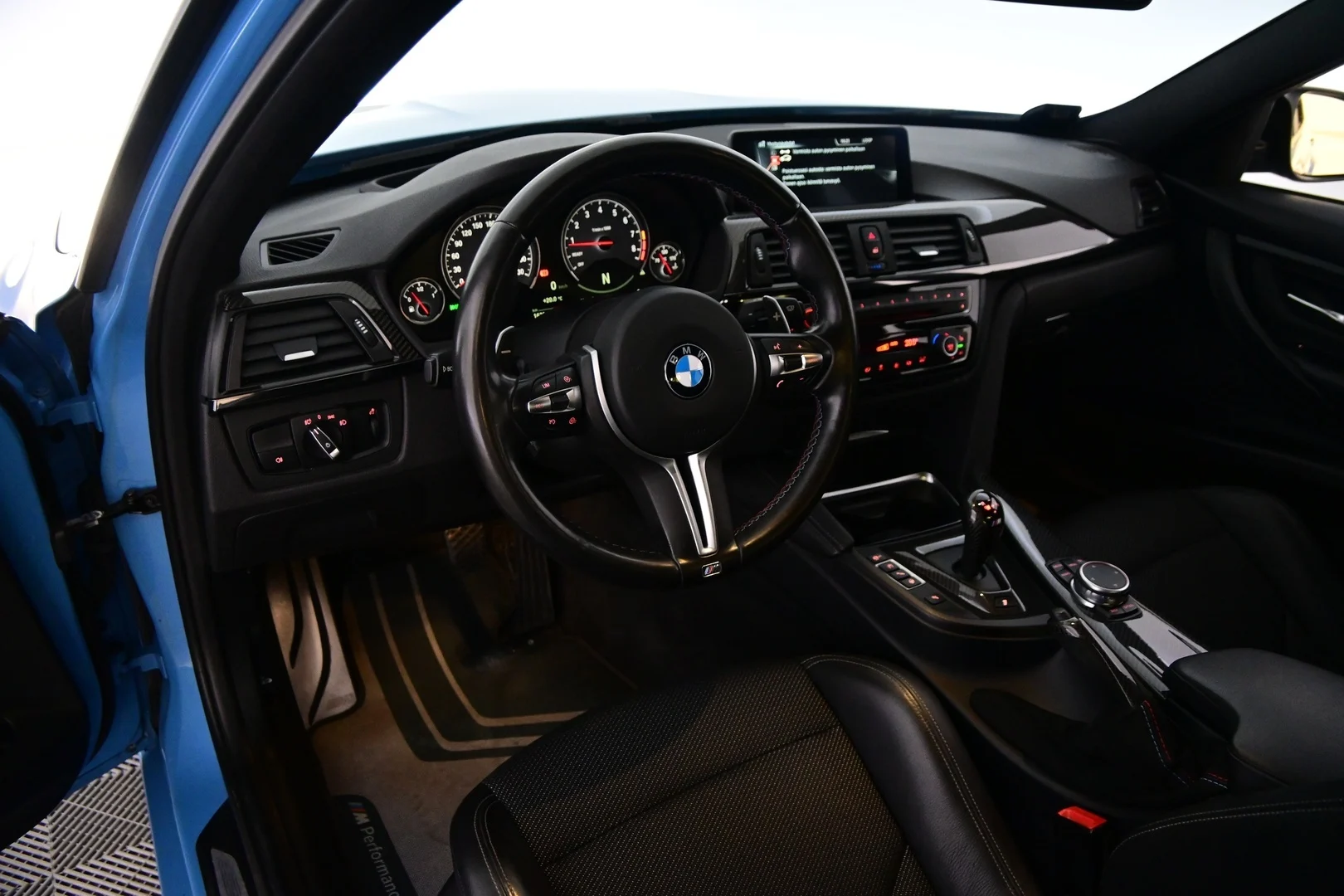 Car Image - akbDnVgzNYHma2C1xNXtI