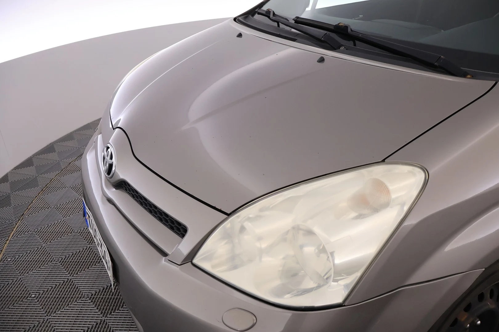 Car Image - vOLQx8dlW663xHnM8img7