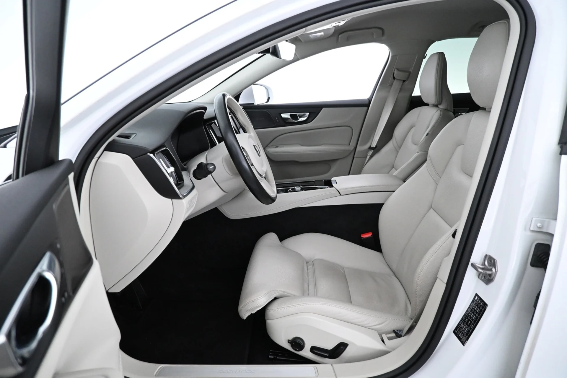 Car Image - BOeo3idWg761DcYUrPY8O