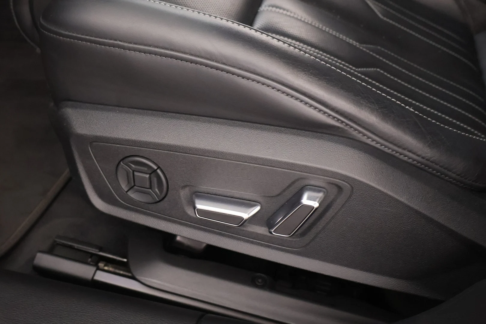 Car Image - 24eEmNmgtBECgw7qgq5lfM