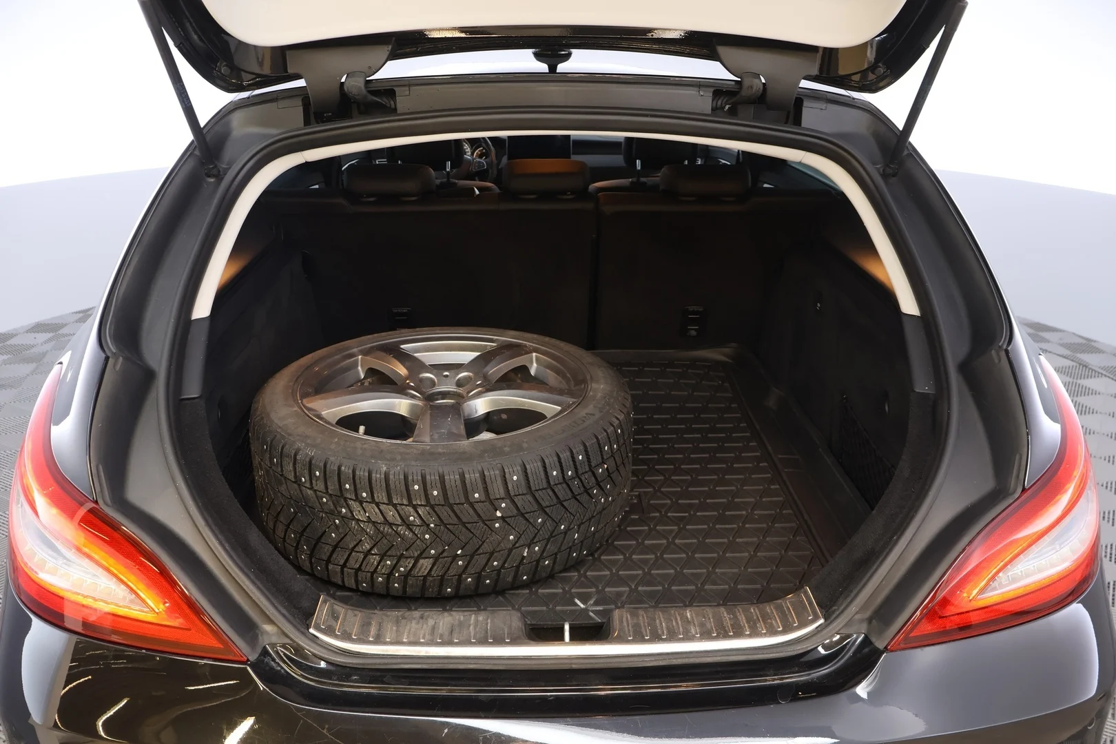Car Image - V2MYIHOOAkNctLXNENt1L