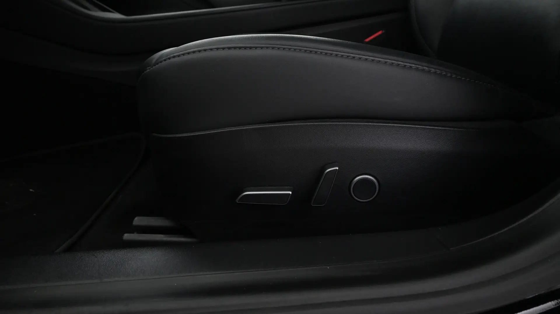 Car Image - bOziGw7ZeOhS8h8B1x1Bv
