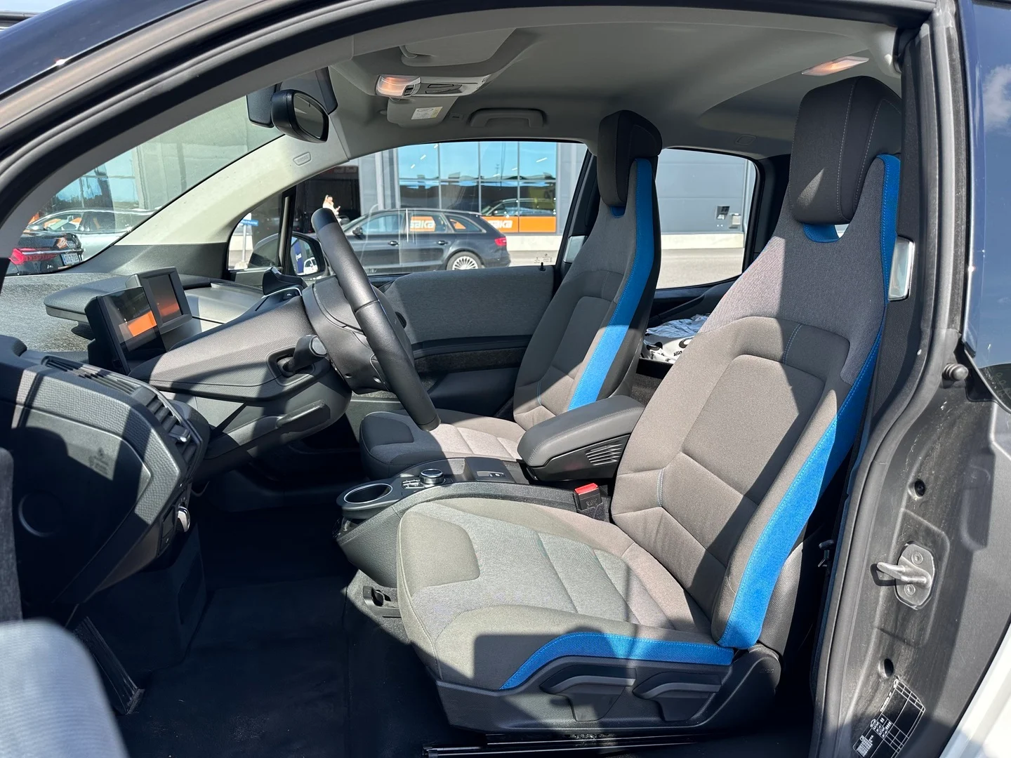 Car Image - 7qxbpuxD0bT2v9vxZ2mvUi