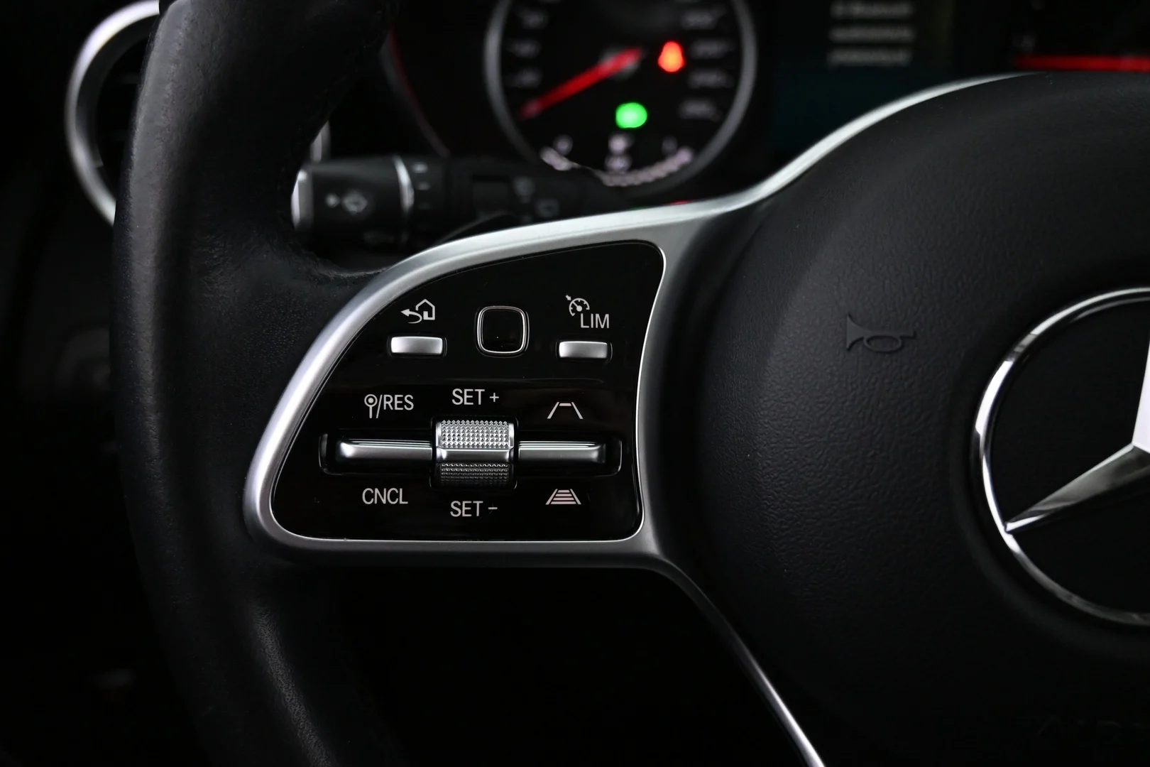 Car Image - 69MJJiXak27ghiBgAwn8EM