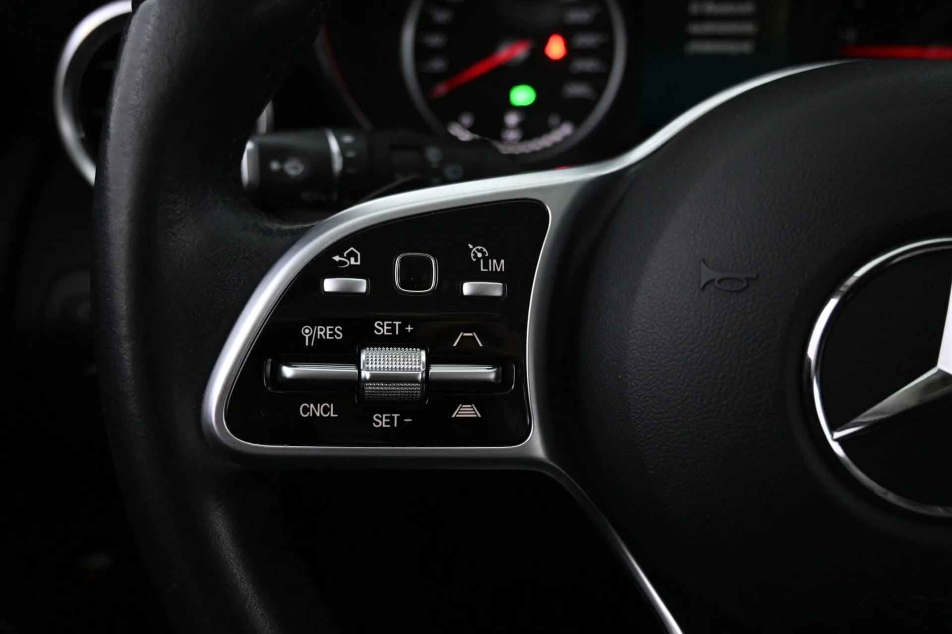 Car Image - 69MJJiXak27ghiBgAwn8EM