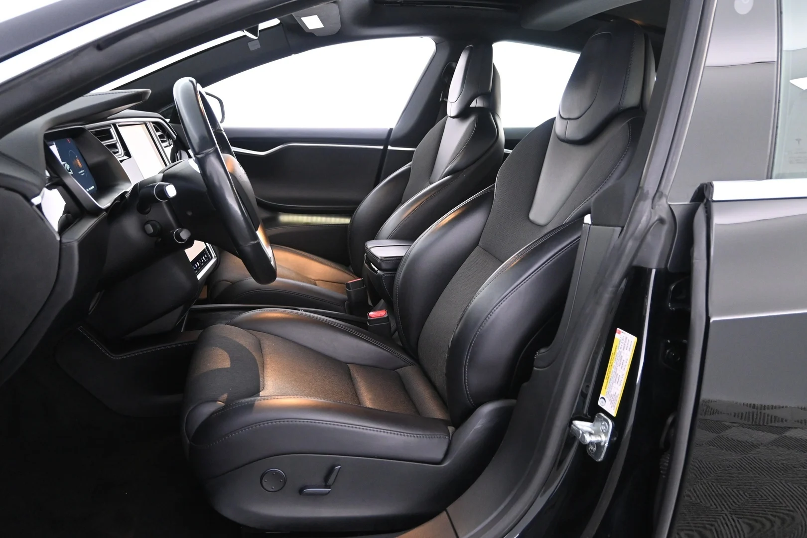 Car Image - 12vMNPaKT7uRSKqpDzD4jy