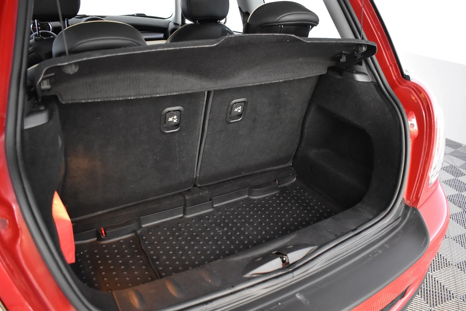 Car Image - 76OqEcS5cksBOq0Sye0tFT