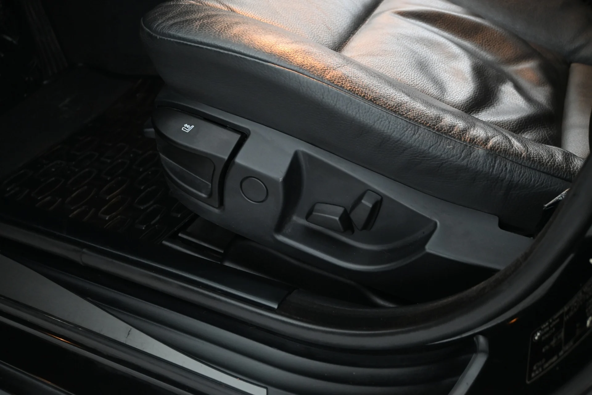 Car Image - 45L9taAcQMNZaRISZLudPR