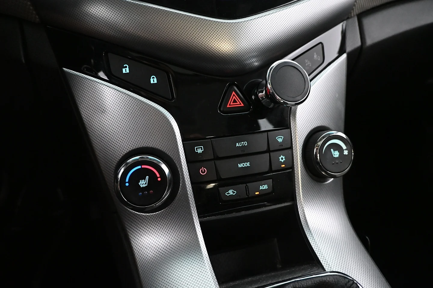 Car Image - 3k28J2OsPhugaIrLWHSPil