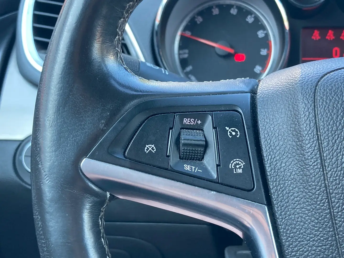 Car Image - 2Q27B7zQ2VzJApYSg7lYDC