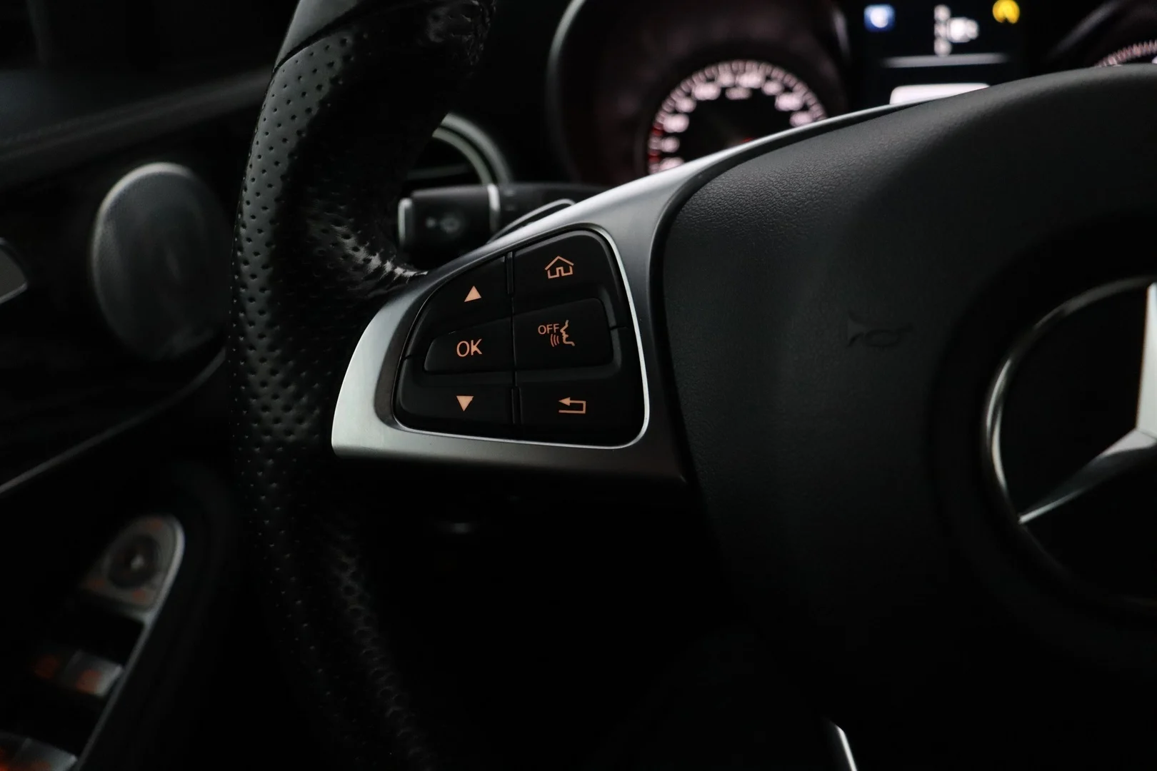 Car Image - 318NuSNwRrsaCdq3Gl6SQd