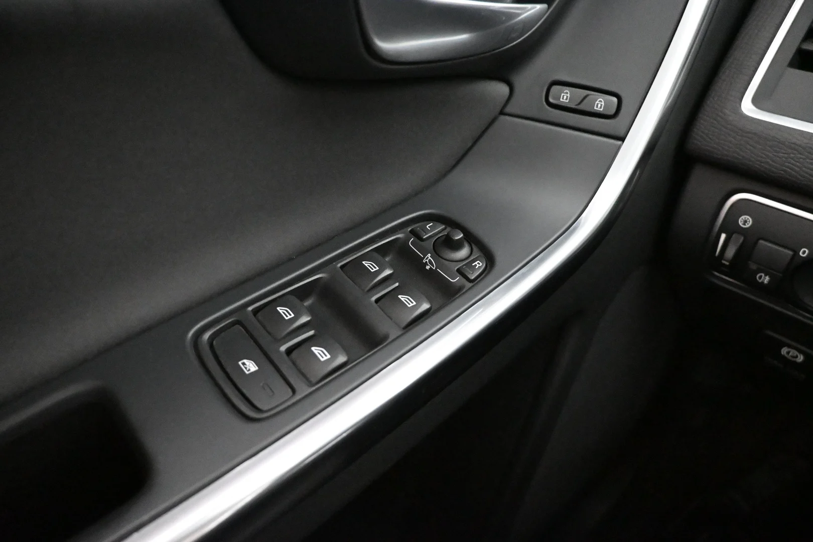 Car Image - 19z1A3QgTfYRVEhPiz8c1M