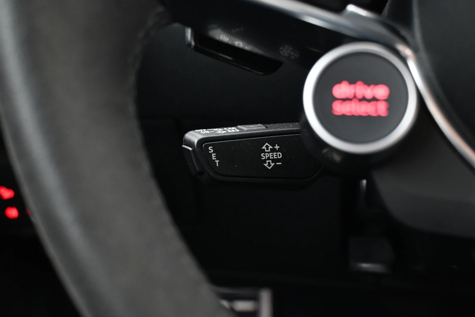 Car Image - 5UaLbhXyJ79Hr3xuVeJkM1