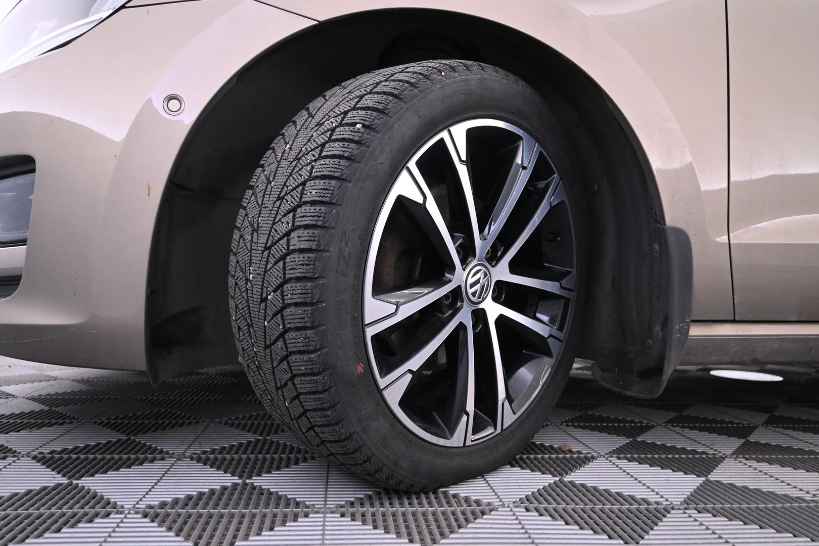 Car Image - 6s6vNYw9NVnxQjKo5WPxen