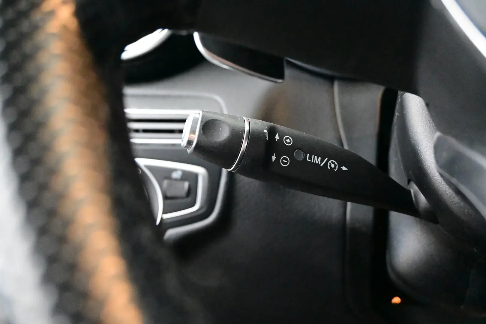 Car Image - 7gIsmEf8VJzSLnhzWmwxeb