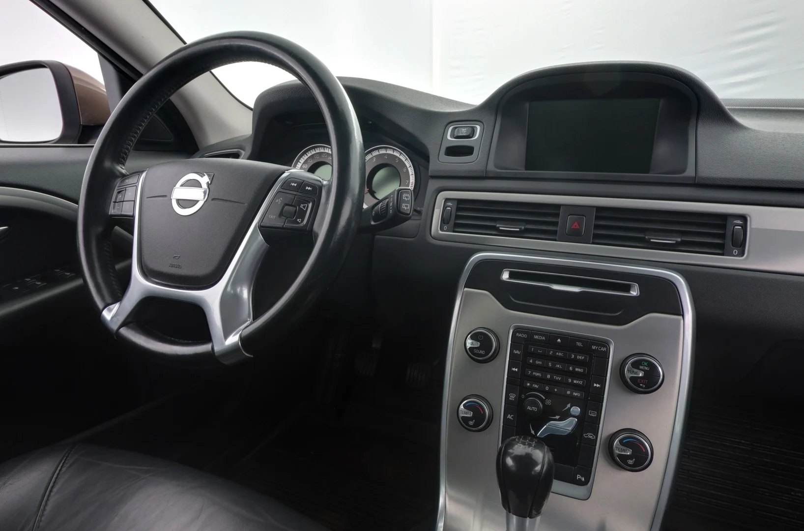 Car Image - 3PwO9ughuMdR1iicjuxD4q