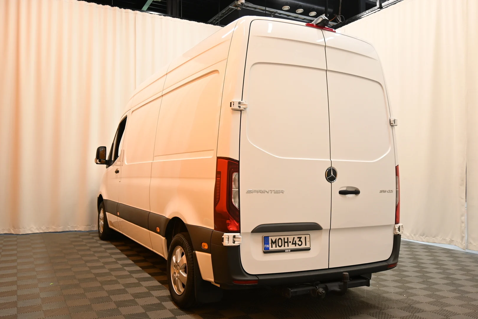 Car Image - 2vzqsaIVLKqSIltqTGD6Q8