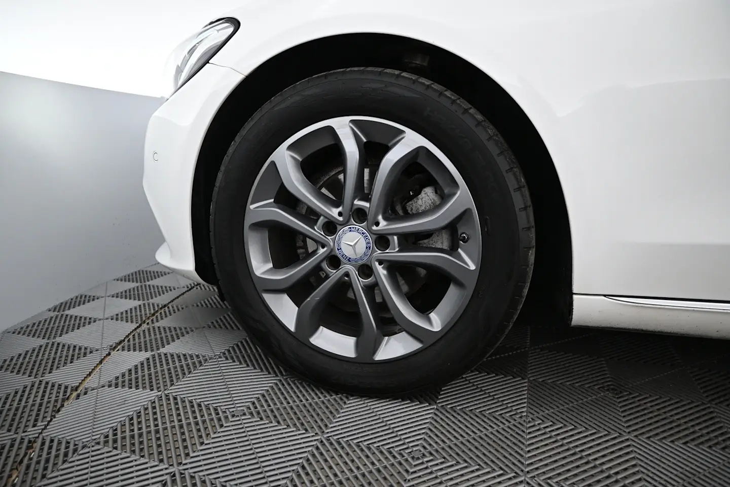 Car Image - 7lRZ0ycyLu7yAIVYkj0iPu