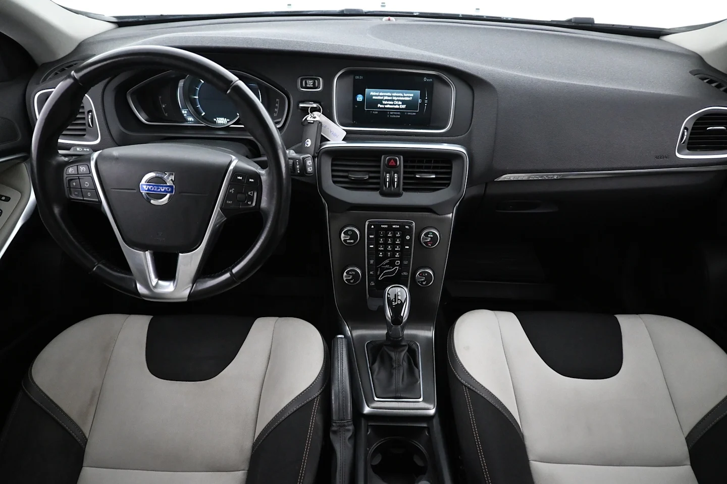 Car Image - xpyeLHHjzyQDfsvrv81JH