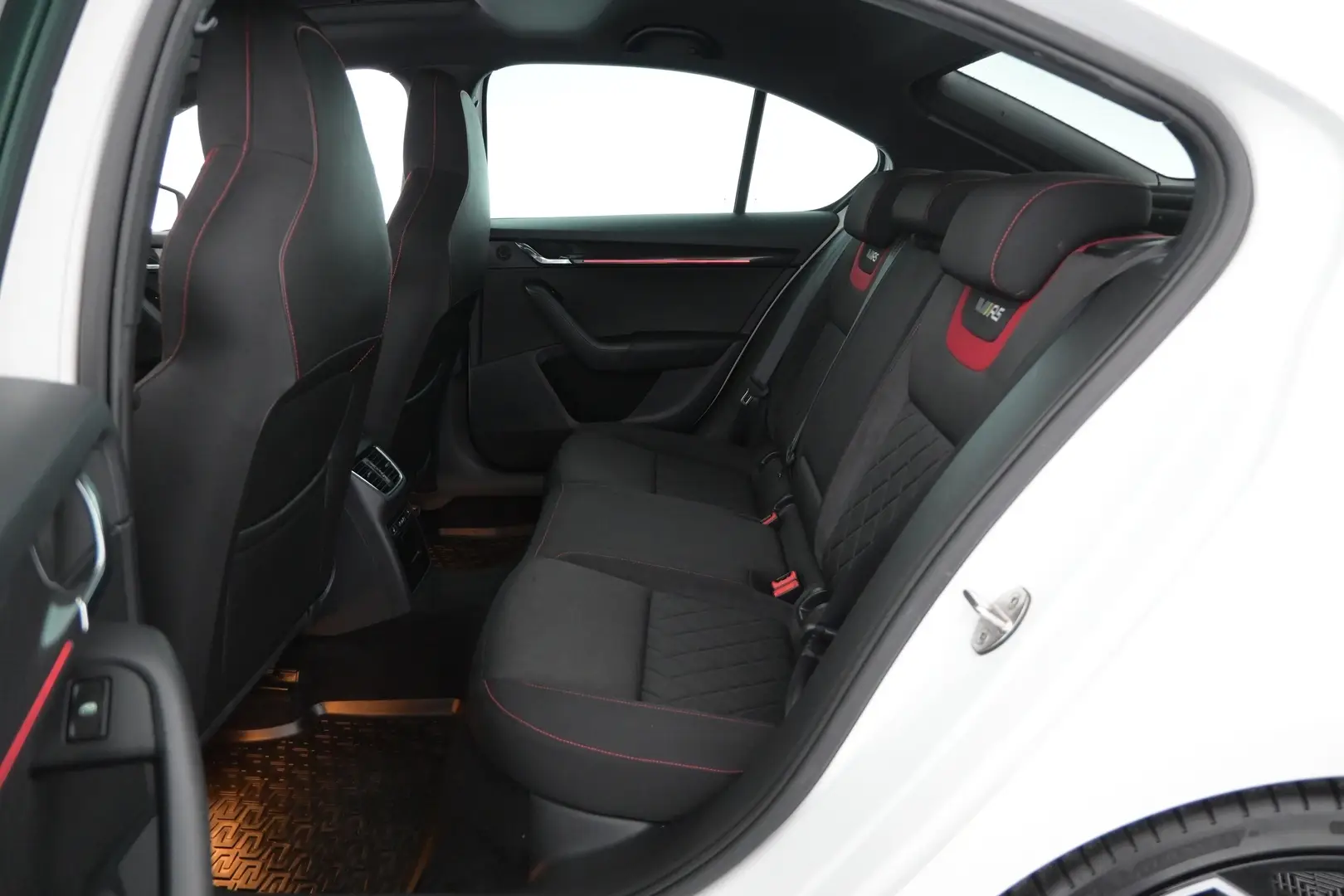 Car Image - 64V3zn5lWc1QItdJFCDJkl