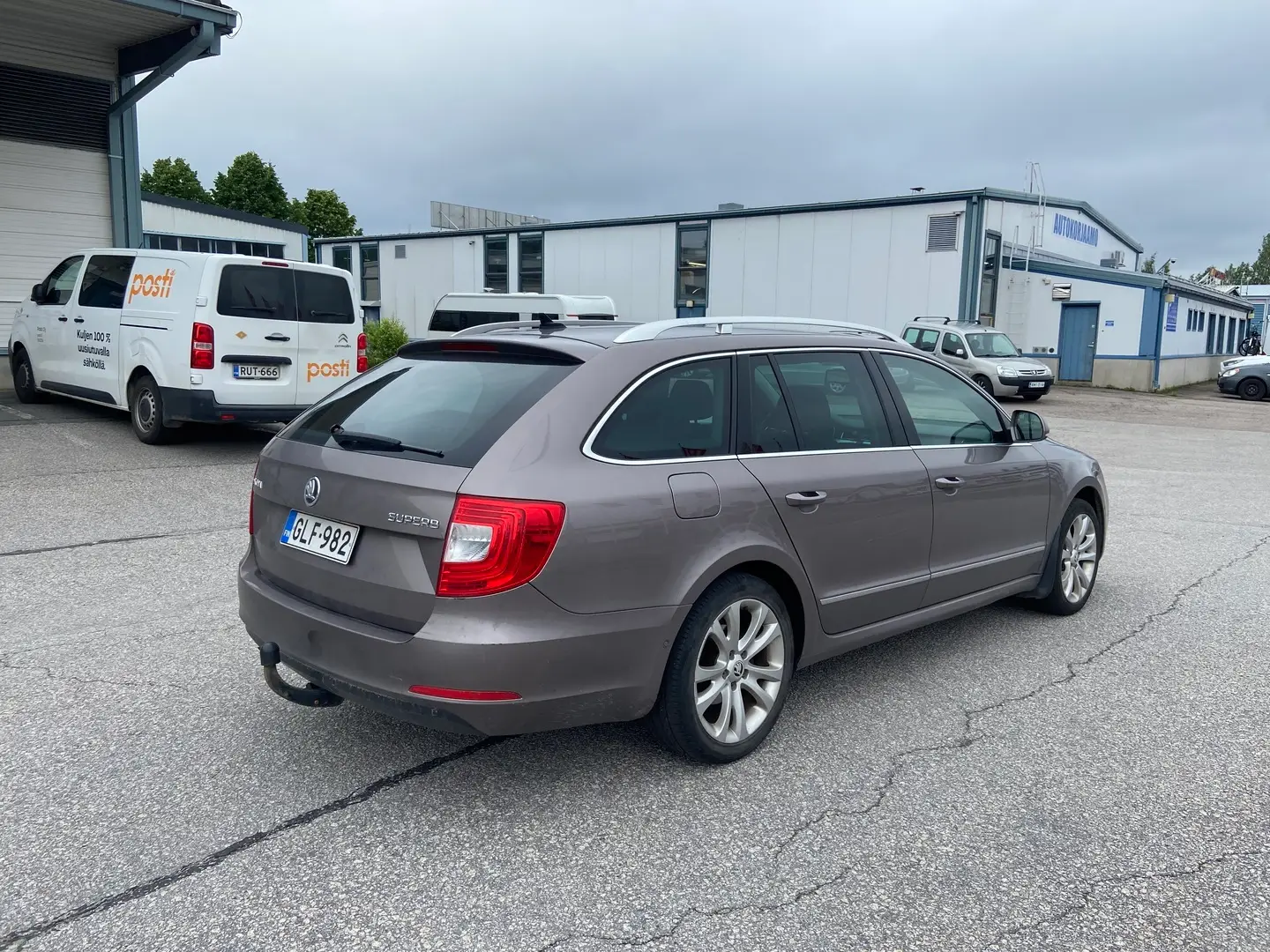 Car Image - 1WoLAcSRGTd6VGUvJvs6Ab