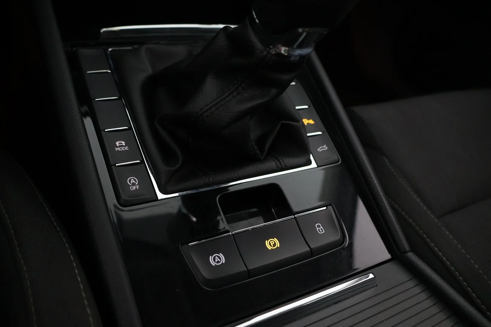 Car Image - 1wYzyh2oM6oE0YbfUatUSy