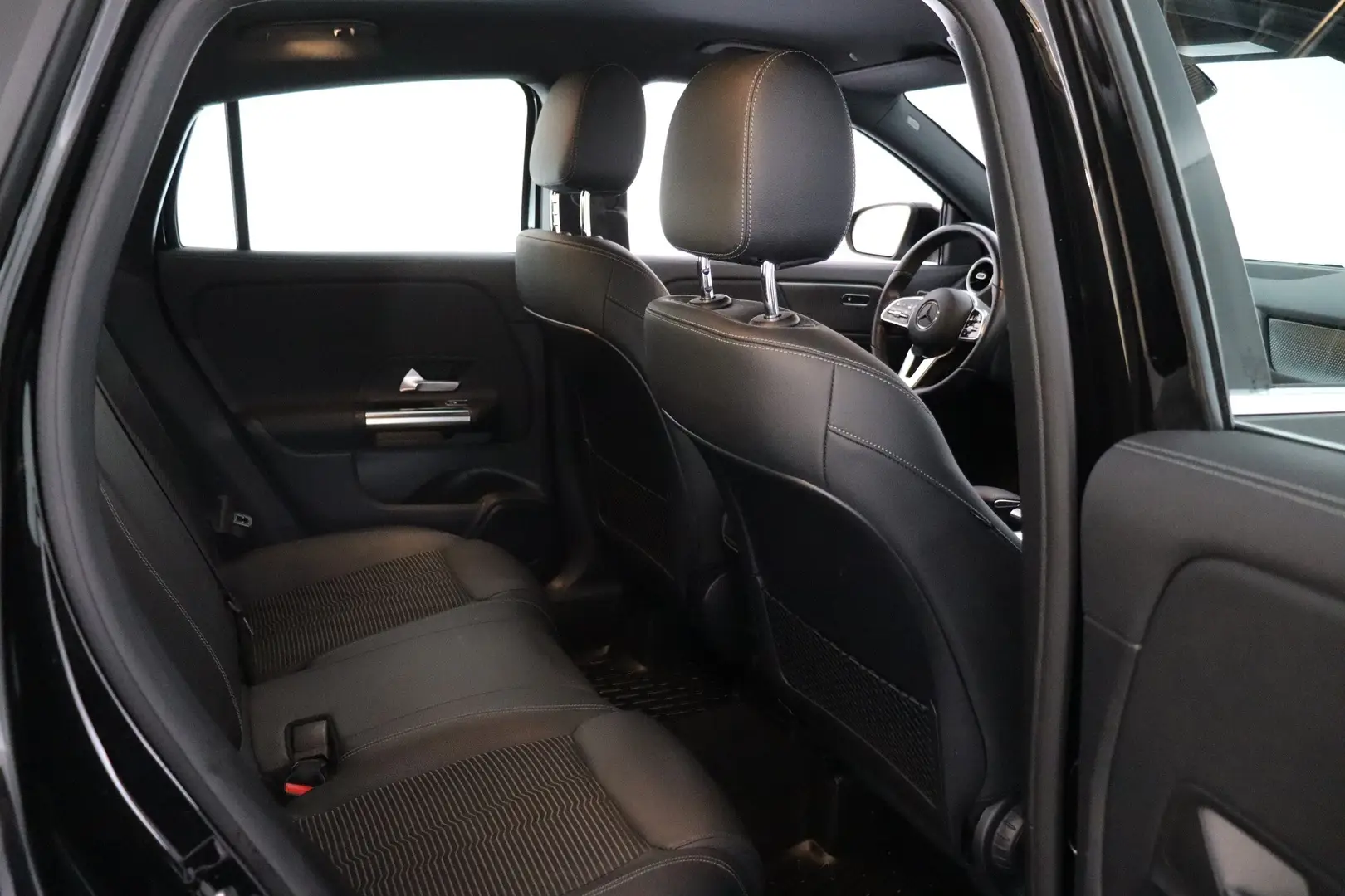 Car Image - 4QDYB2cTvvp4fEYM49Oxqo