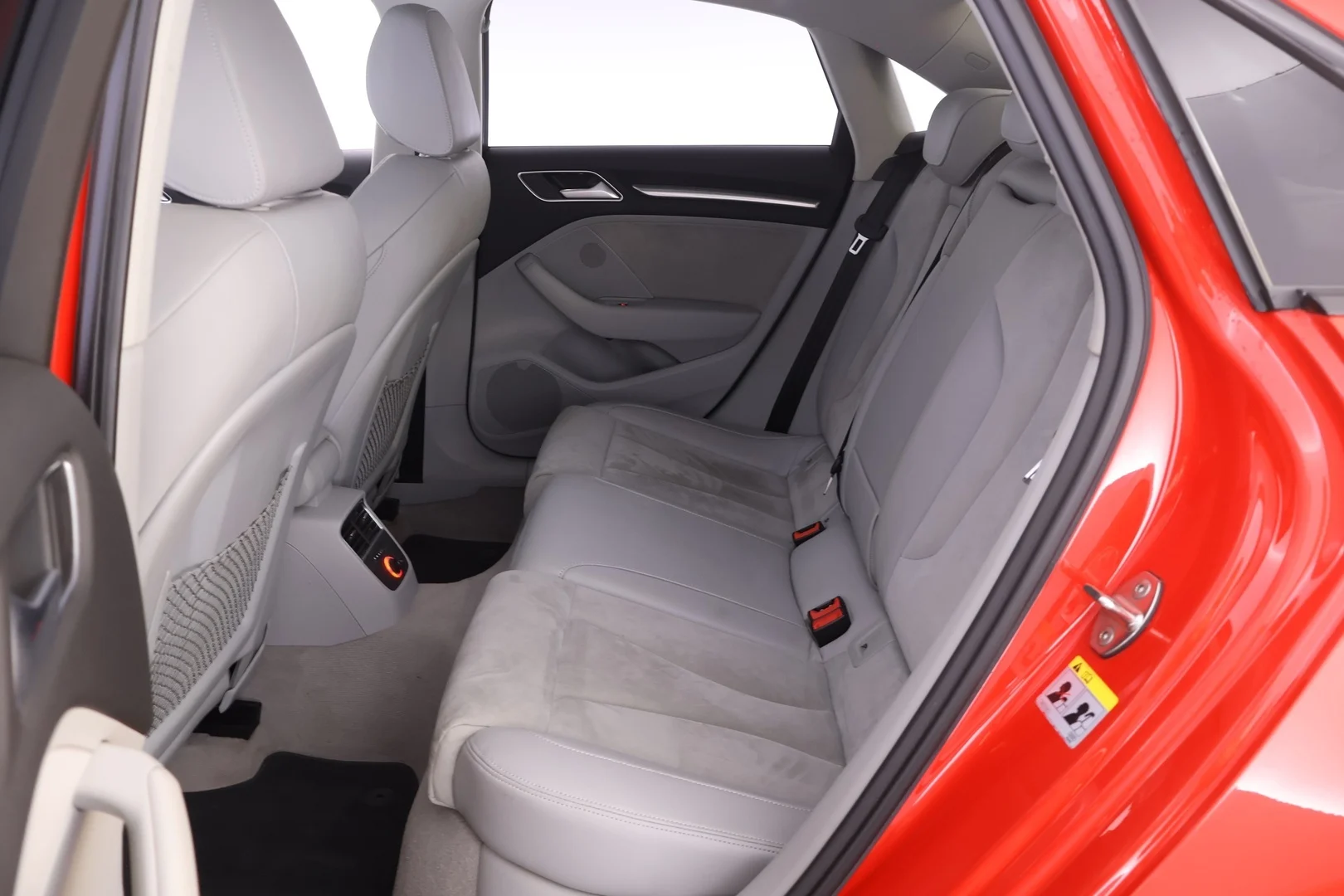 Car Image - 6xAT6YSsEc29Y8U9NRMmv9
