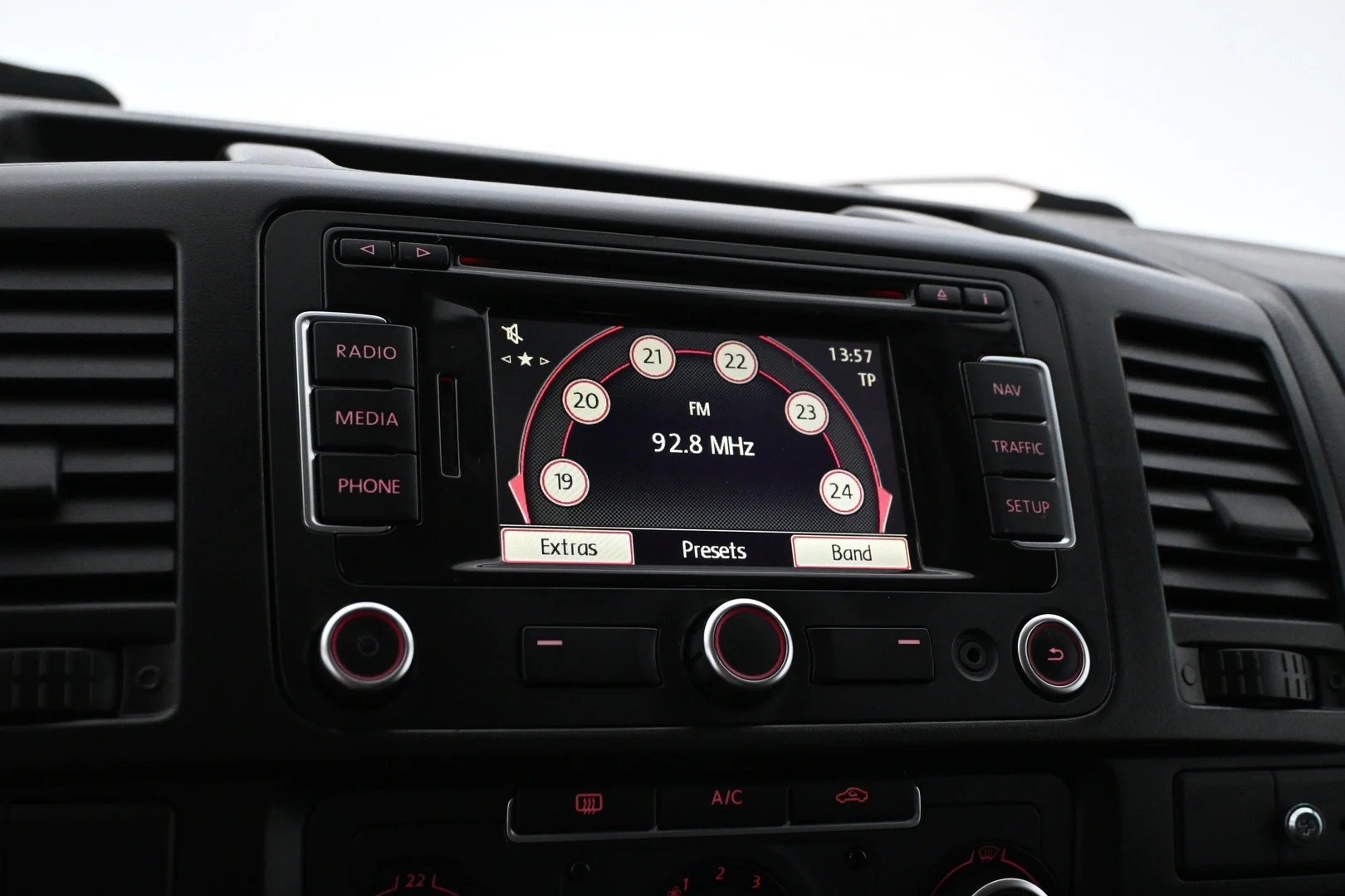Car Image - 2xtvRw9IgmpbBlDGveDVxz