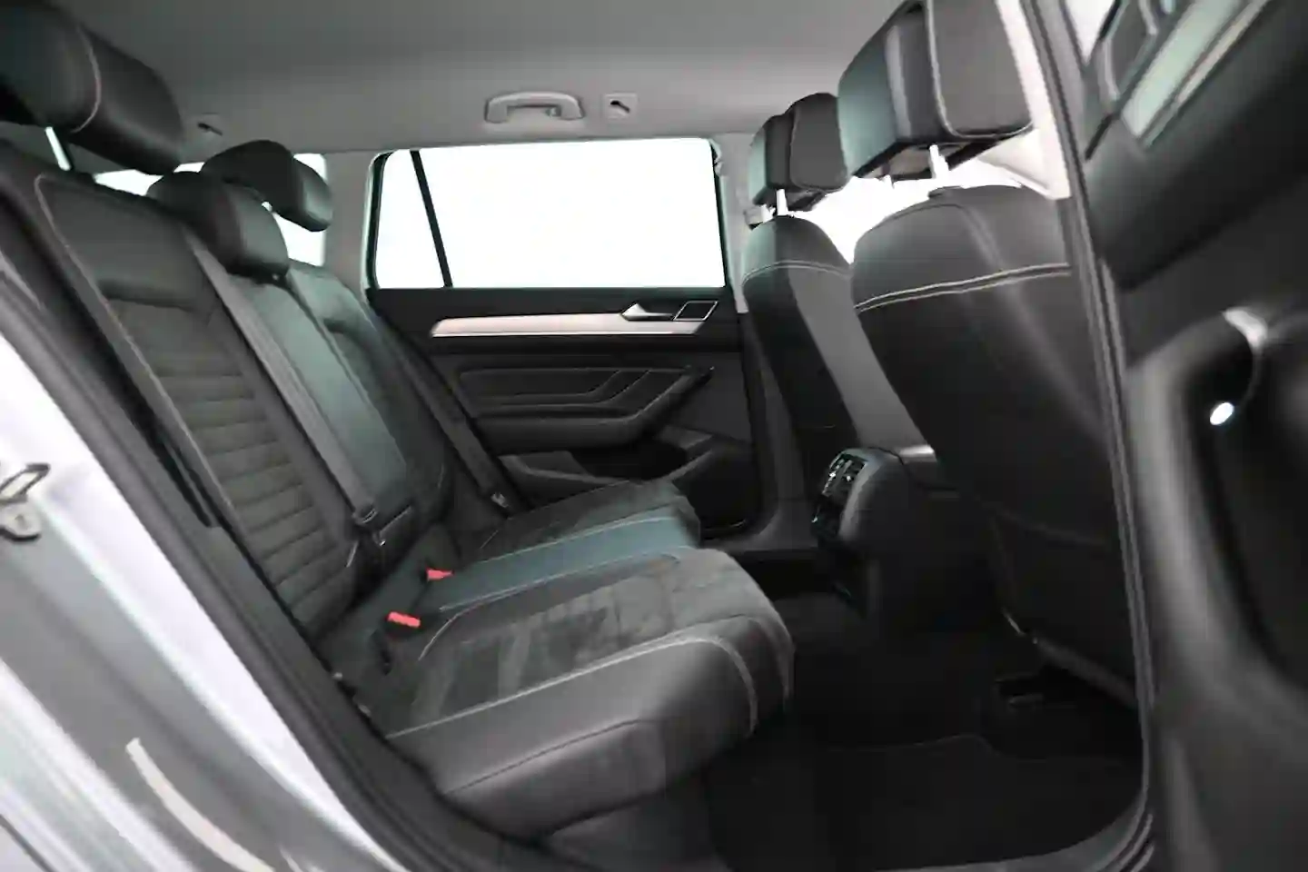 Car Image - 4WxI4rjex6lI6QBCWIs0GX