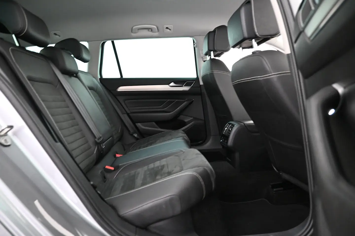 Car Image - 4WxI4rjex6lI6QBCWIs0GX
