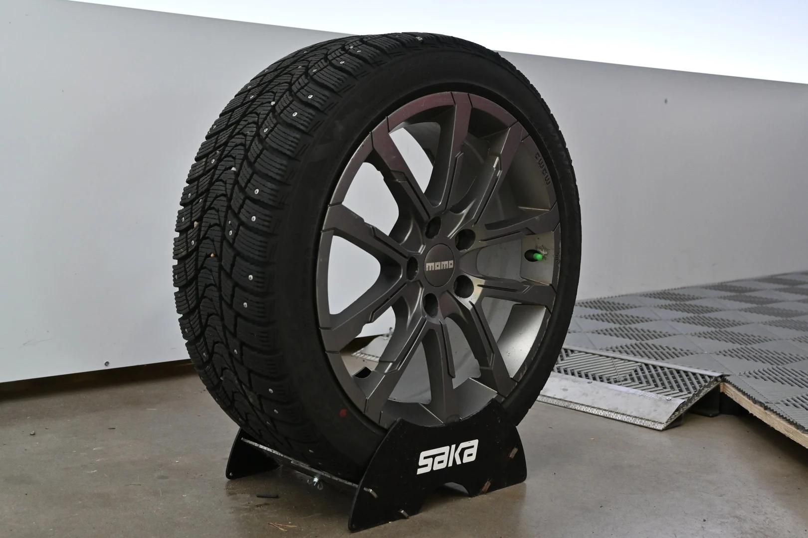 Car Image - 1qrsiY0tzcSMVQoyHjg4cR