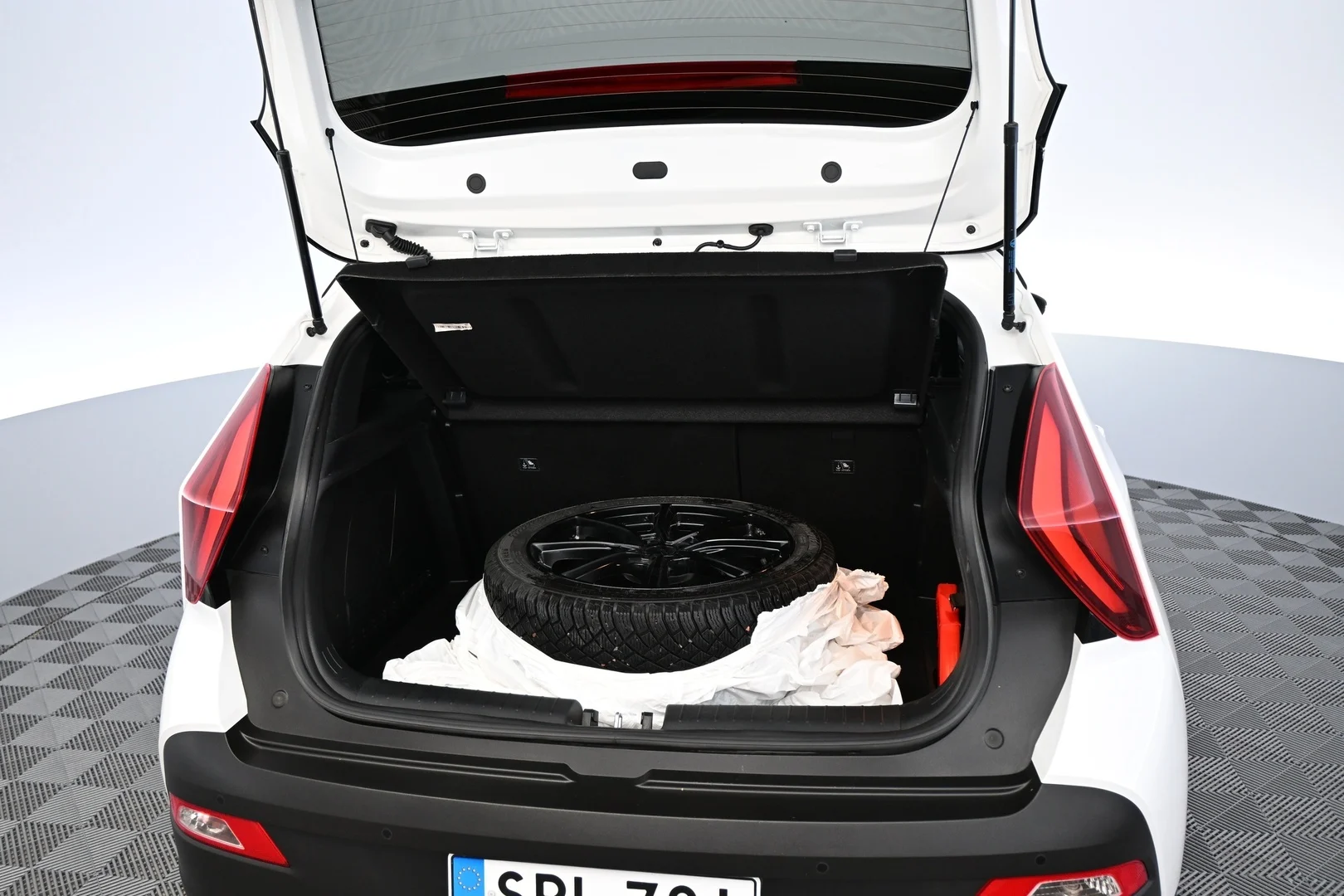 Car Image - 4FPxZ0NFoY9AsAmbqPuxpC
